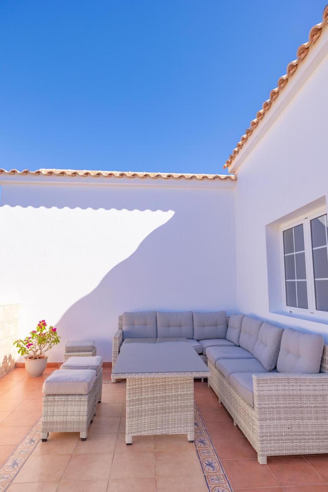 Casa Amaya - Spacious House With Pool, Large Garden, Bbq, 2 Terraces, And Ideal Location El Charco  Exterior photo