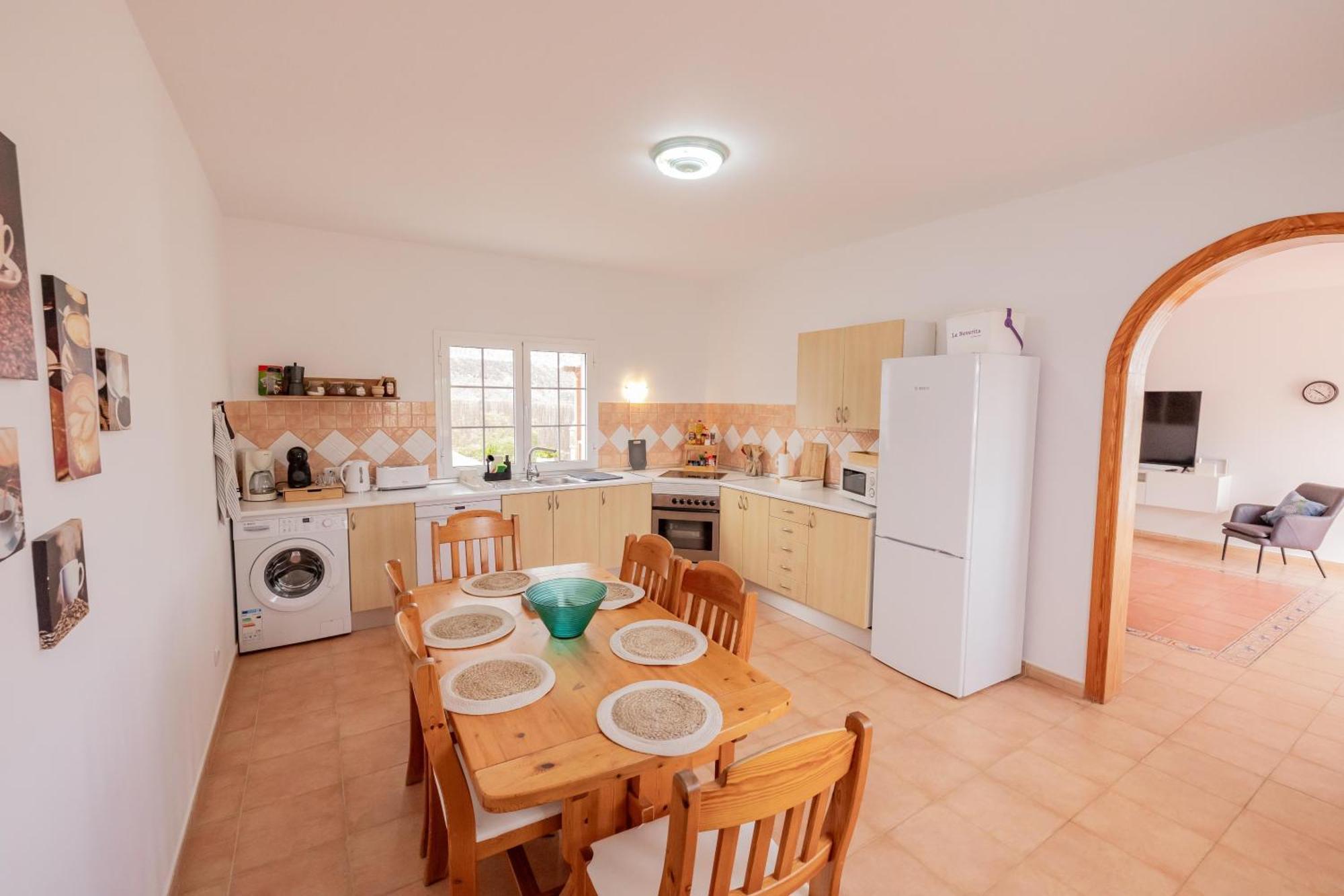 Casa Amaya - Spacious House With Pool, Large Garden, Bbq, 2 Terraces, And Ideal Location El Charco  Exterior photo